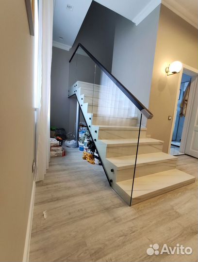 Ограждение для лестницы из стекла