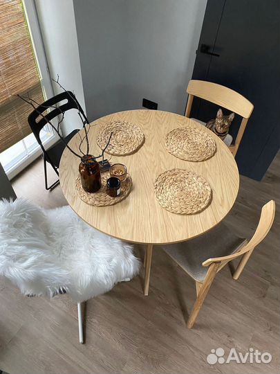 Деревянный стол