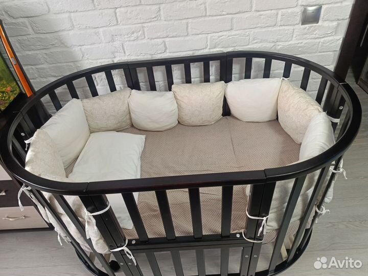 Детская кроватка с маятником круглая