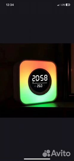 Умная колонка с часы