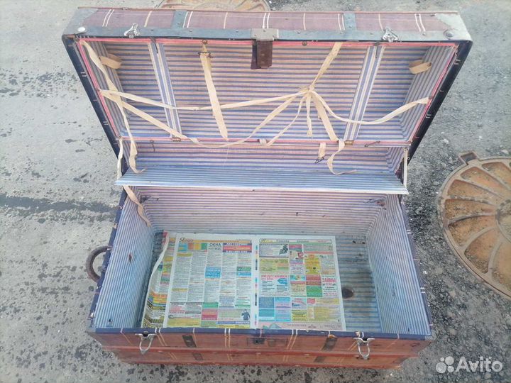 Старинный дорожный сундук