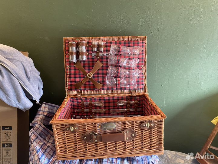 Набор для пикника в чемодане