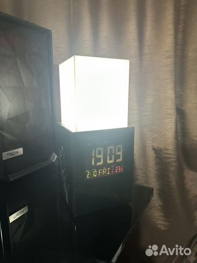 Часы с лампой