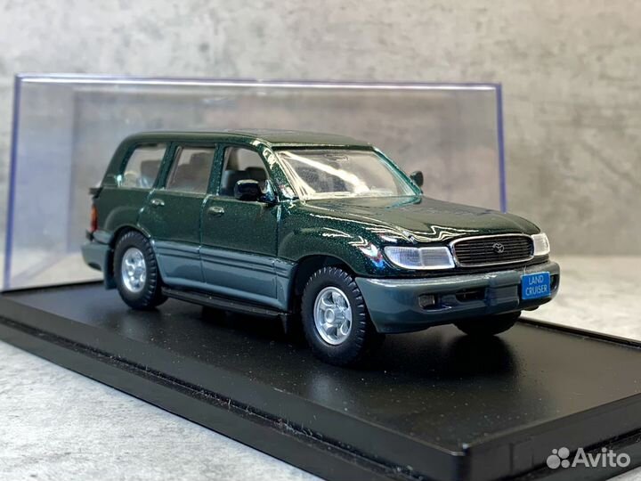 Коллекционная модель Toyota Land Cruiser 1:43