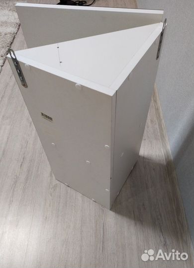 Угловой шкаф с зеркалом