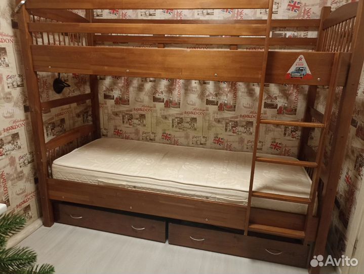 Двухъярусная кровать