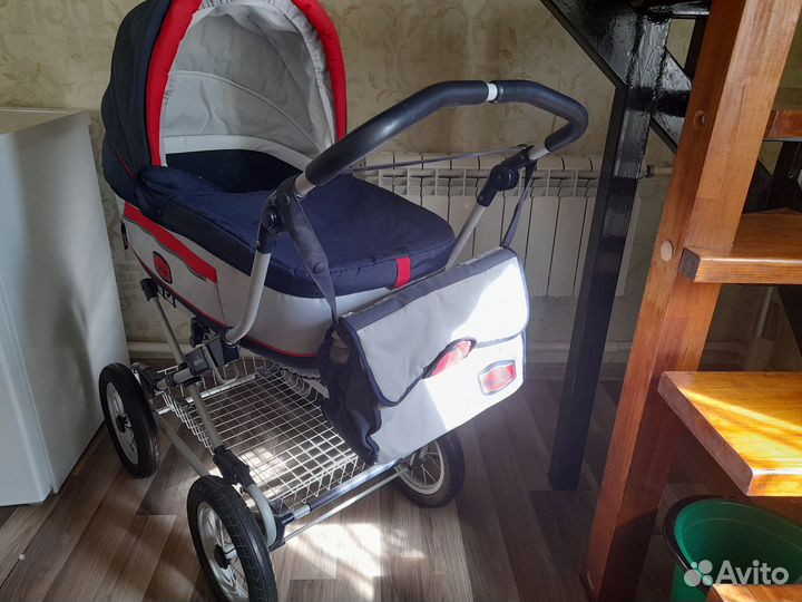 Продам детскую коляску Inglesina+столик