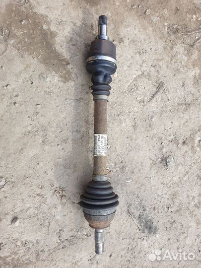 Привод (полуось) в сборе левый Пежо 308