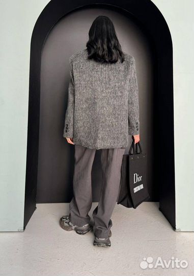 Пальто balenciaga весна 2025