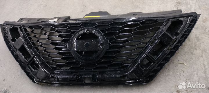 Решетка радиатора Nissan Qashqai J11