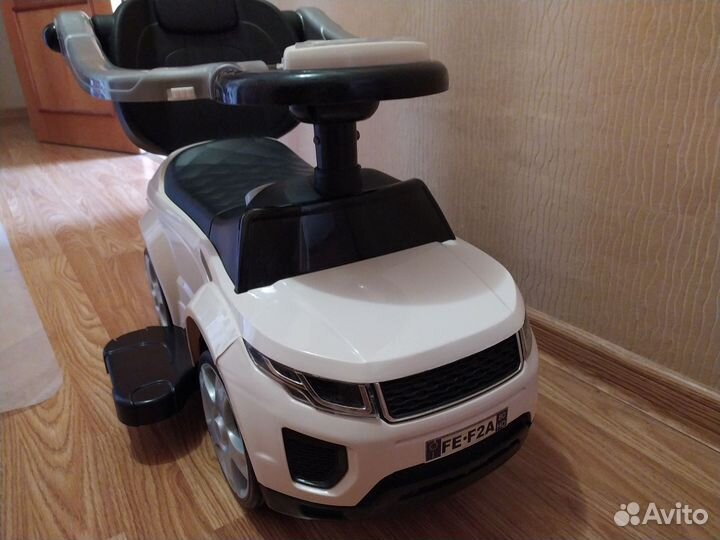 Машинка каталка (толокар с ручкой)