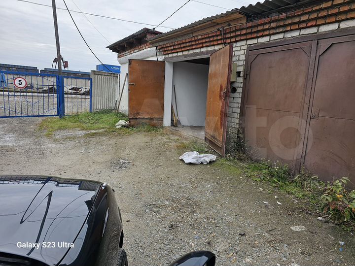 Гараж, > 30 м²