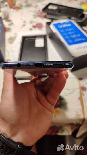 Телефон vivo 21 e