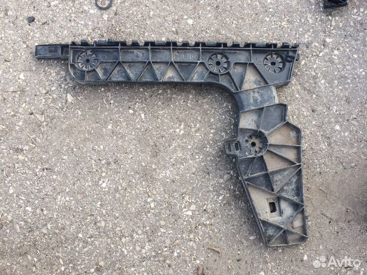 Крепление заднего бампера audi a6 C8 цена за шт