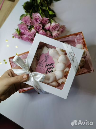 Подарочный набор к дню Матери (пряники, безе)