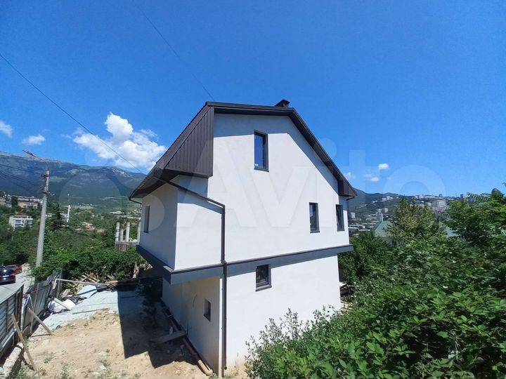 Дом 182 м² на участке 3,3 сот.