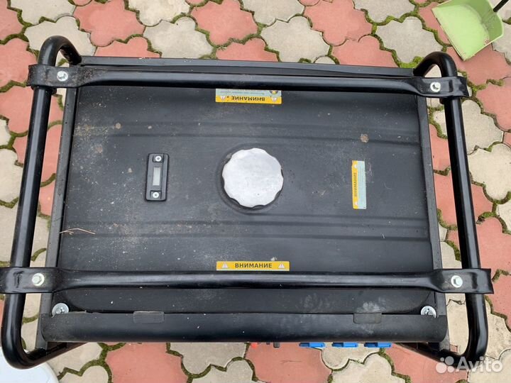 Бензиновый генератор