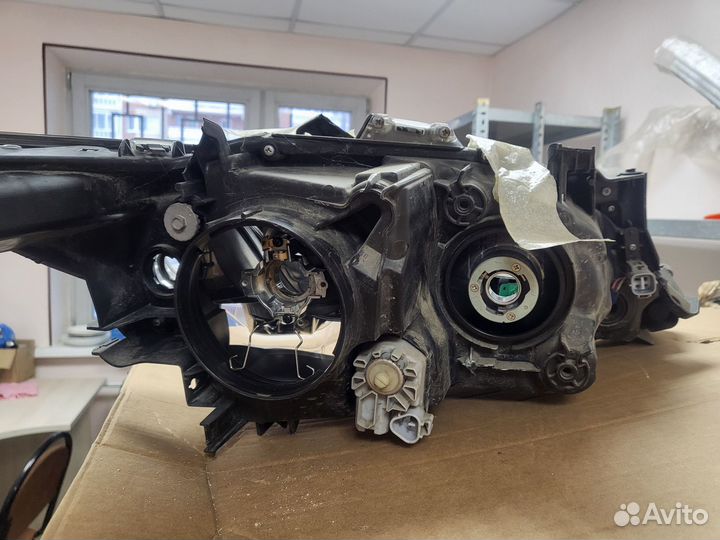 Фара передняя левая б/у на Toyota Camry 2014 год