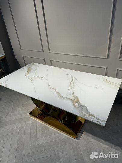 Обеденный стол