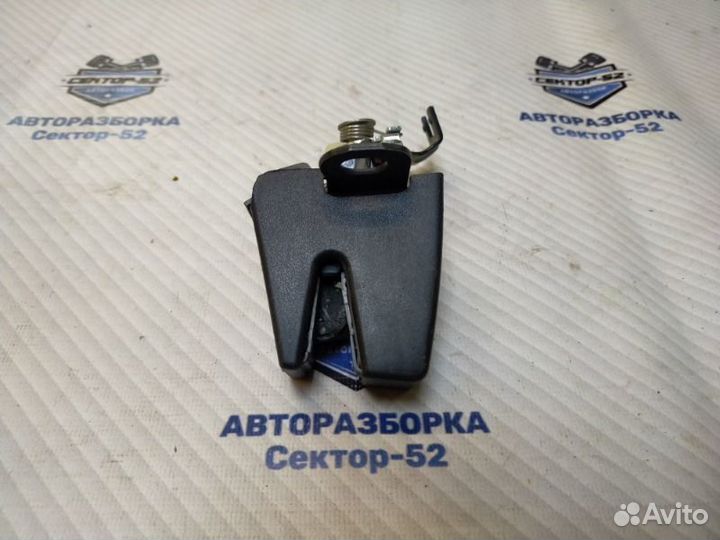 Замок багажника задний левый Volkswagen Caddy 3