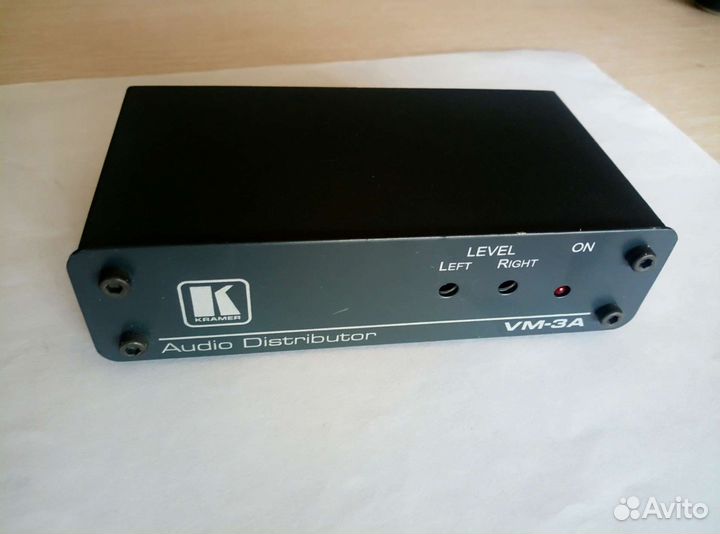 Стерео усилитель-распределить. Kramer VM-3А