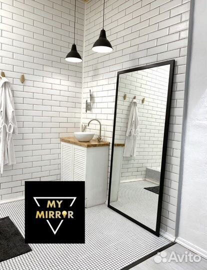 Зеркало в металлической раме