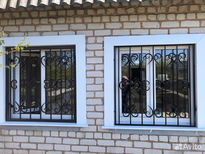 Кованые решетки на окна с узорами 