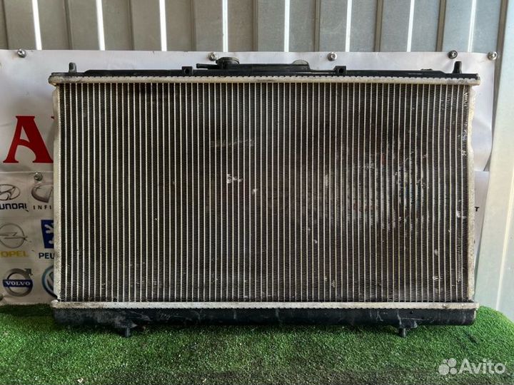 Радиатор охлаждения двигателя Mitsubishi Galant 8