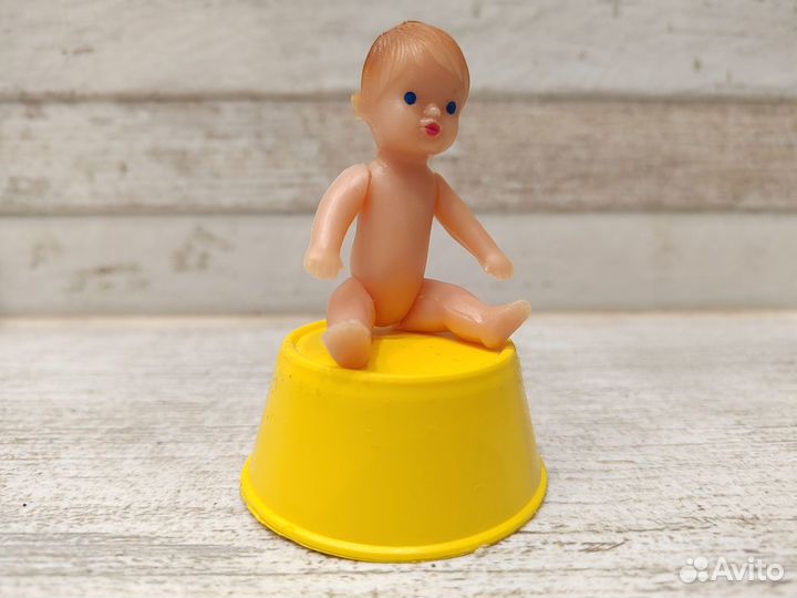 Пупсик как в СССР (7,5см) в жёлтом тазике