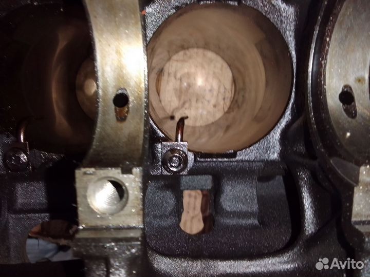 Форсунка масленная 2.0 2E Volkswagen Golf 3