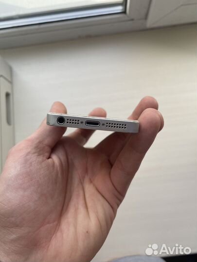 iPhone SE, 32 ГБ