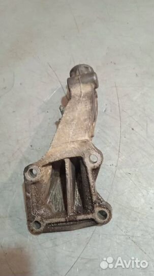 Кронштейн двигателя правый Mercedes-Benz A-Класс