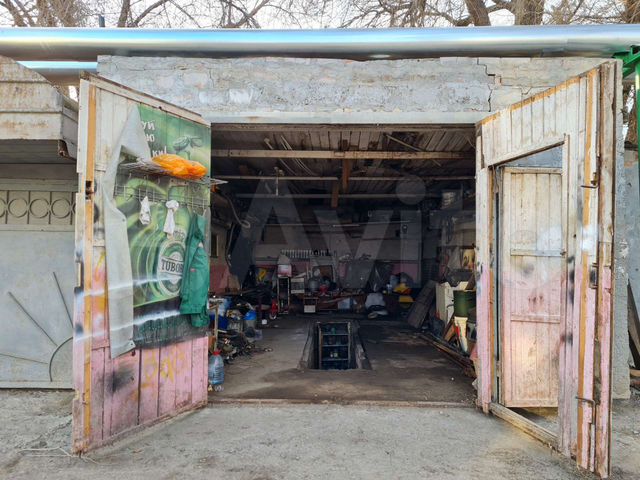 Гараж, > 30 м²