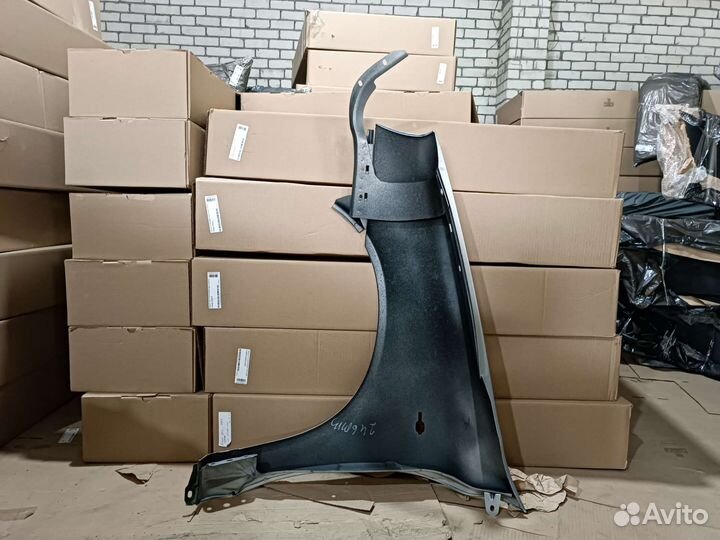 Крыло калина правое цвет серебристый (рислинг) 610