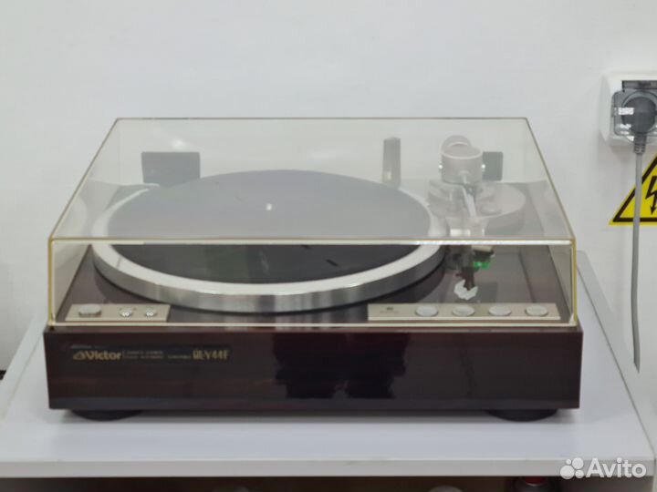 Проигрыватель винила Victor QL-Y44F