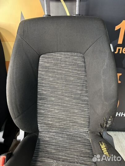 Передние сидения Kia Ceed ED