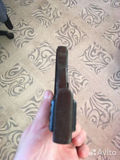 Пистолет игрушка зажигалка