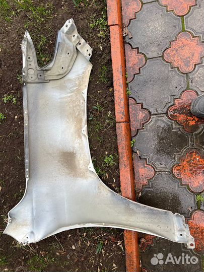 Переднее левое крыло на toyota land cruiser 200