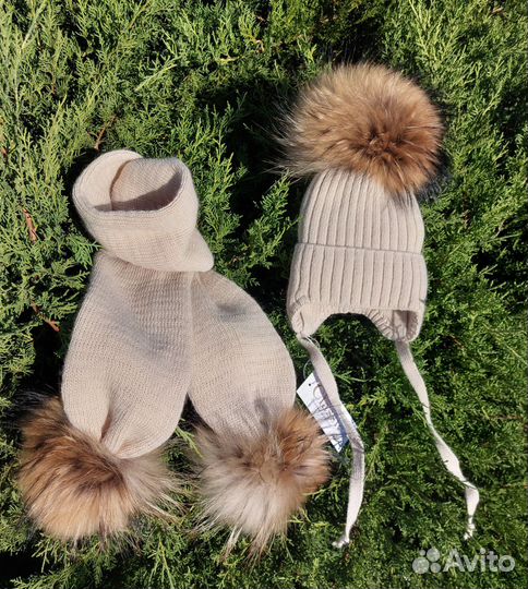 Комплект с натуральными меховыми бубонами
