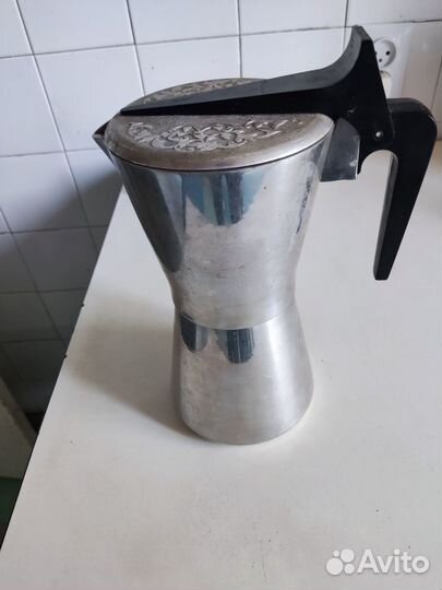 Кофеварка гейзерная,ключ для консервации,бидон