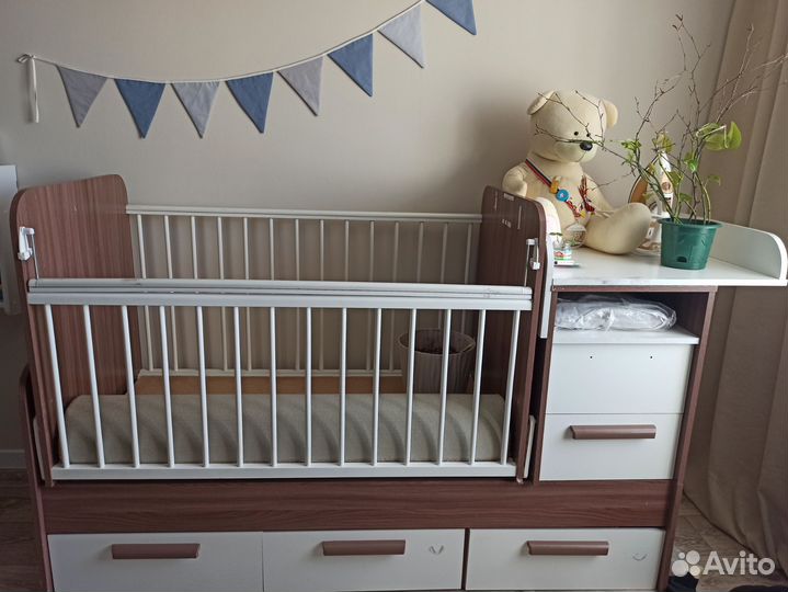 Детская кроватка трансформер с маятником