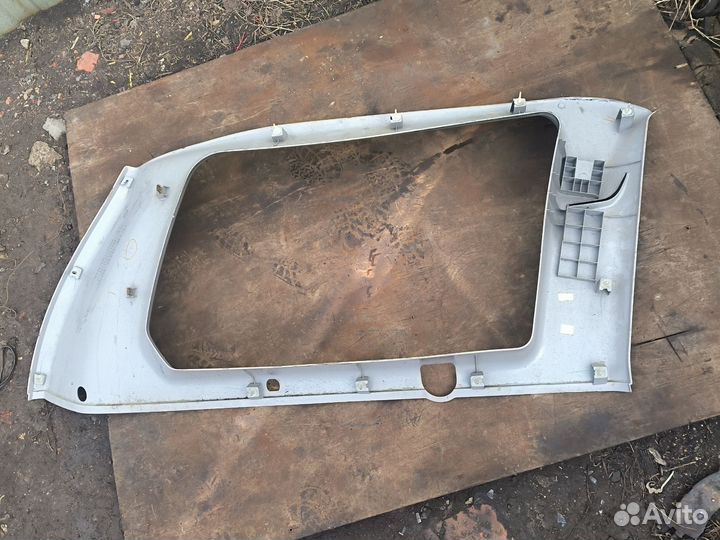 Обшивка багажника верхняя правая Montero Sport 1