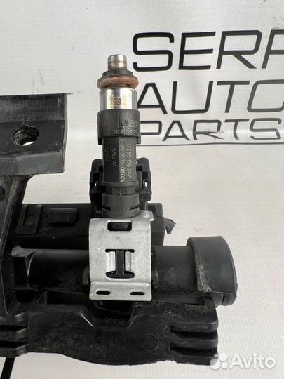 Топливная рампа с форсунками Ford Focus 3 CB8 1.6L