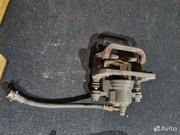 Суппорт тормозной задний левый Nissan X-Trail T31