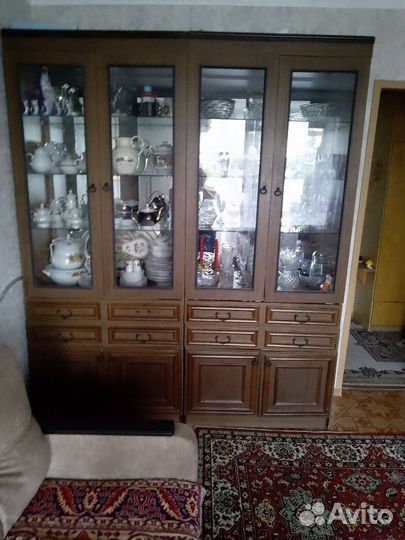 Сервант б/у 2 шт