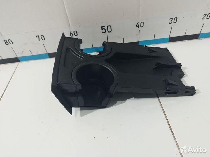 Подстаканник задний Discovery III 2004-2009