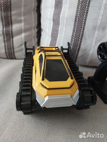 Машинка на радиоуправлении внедорожник