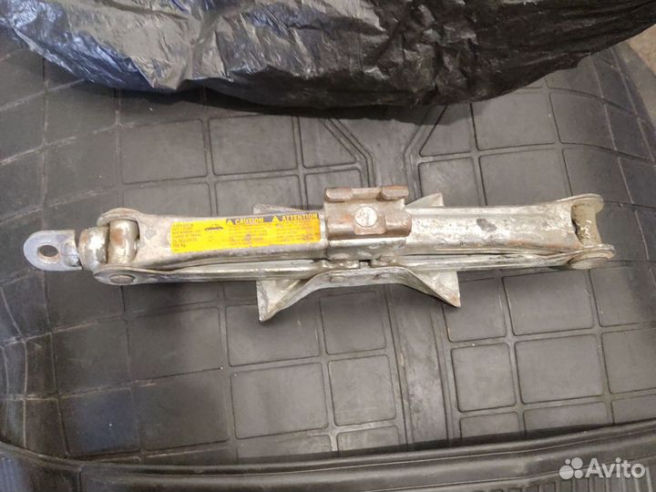 Домкрат toyota оригинал