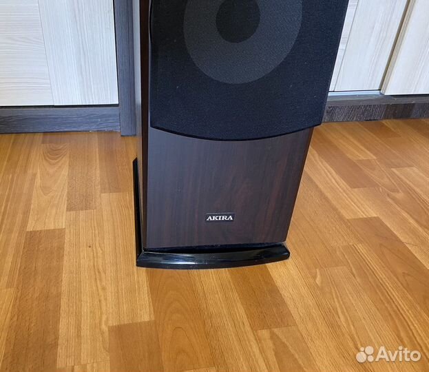 Большие акустические колонки akira