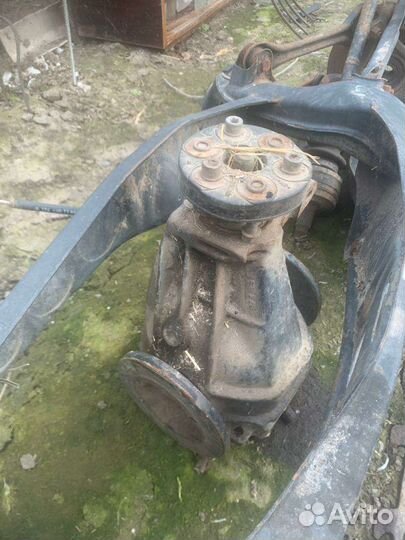 Подрамник мерседес 124